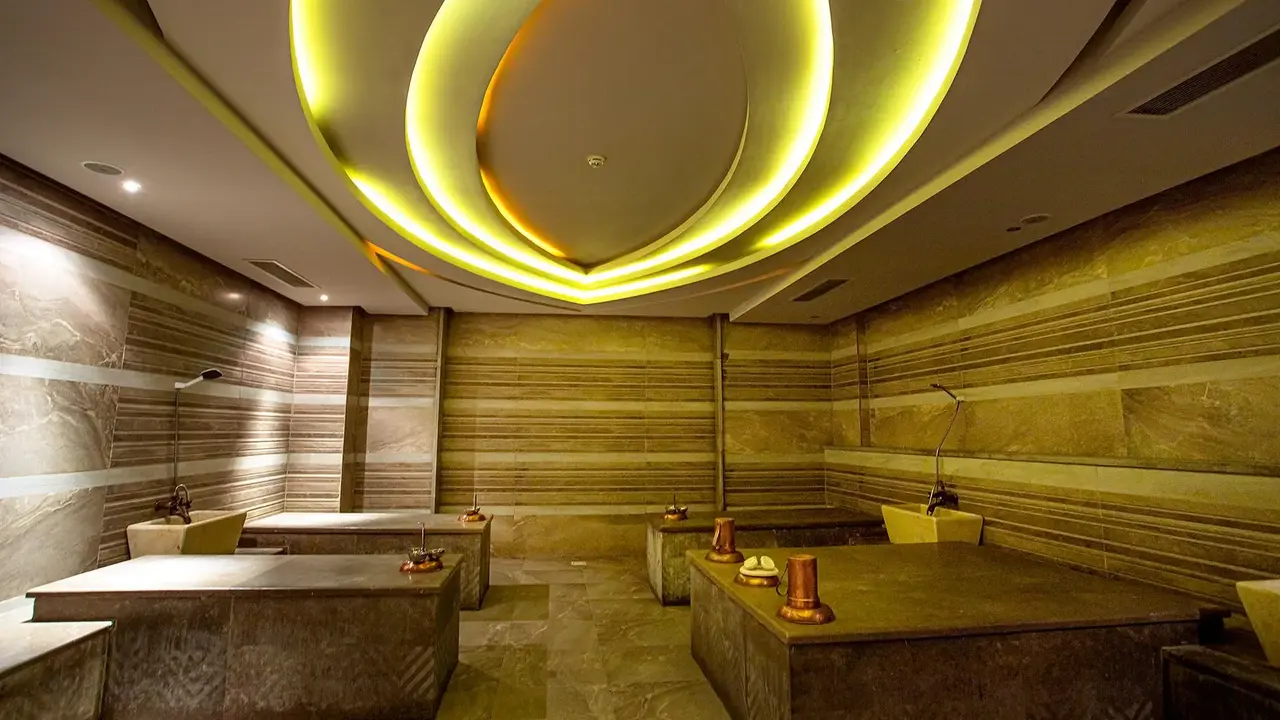 AMC Royal Hotel & Spa