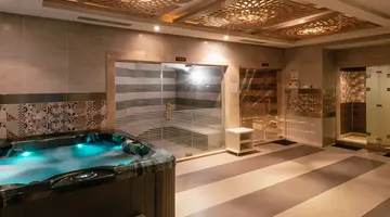 Amc Royal Hotel & SPA