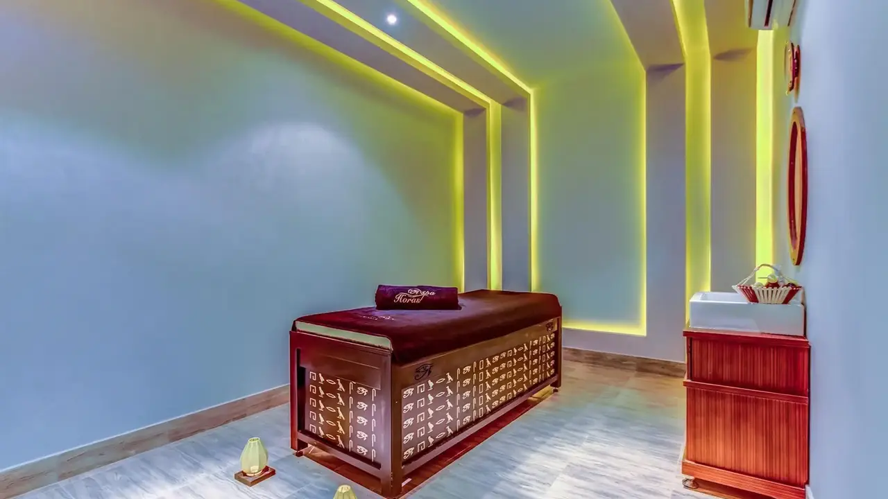 Amc Royal Hotel & Spa
