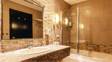 AMC ROYAL HOTEL
