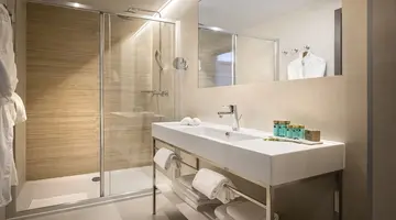 AMINESS LAUREL KHALANI HOTEL*****