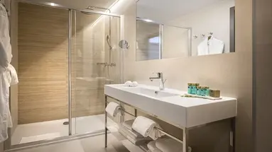 AMINESS LAUREL KHALANI HOTEL*****