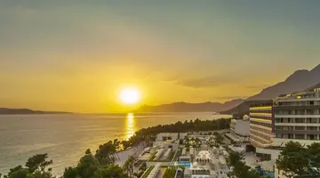 AMINESS LAUREL KHALANI HOTEL*****