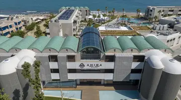 AMIRA LUXURY RESORT & SPA