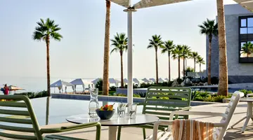 AMIRA Luxury Resort & Spa