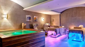 AMIRA Luxury Resort & Spa