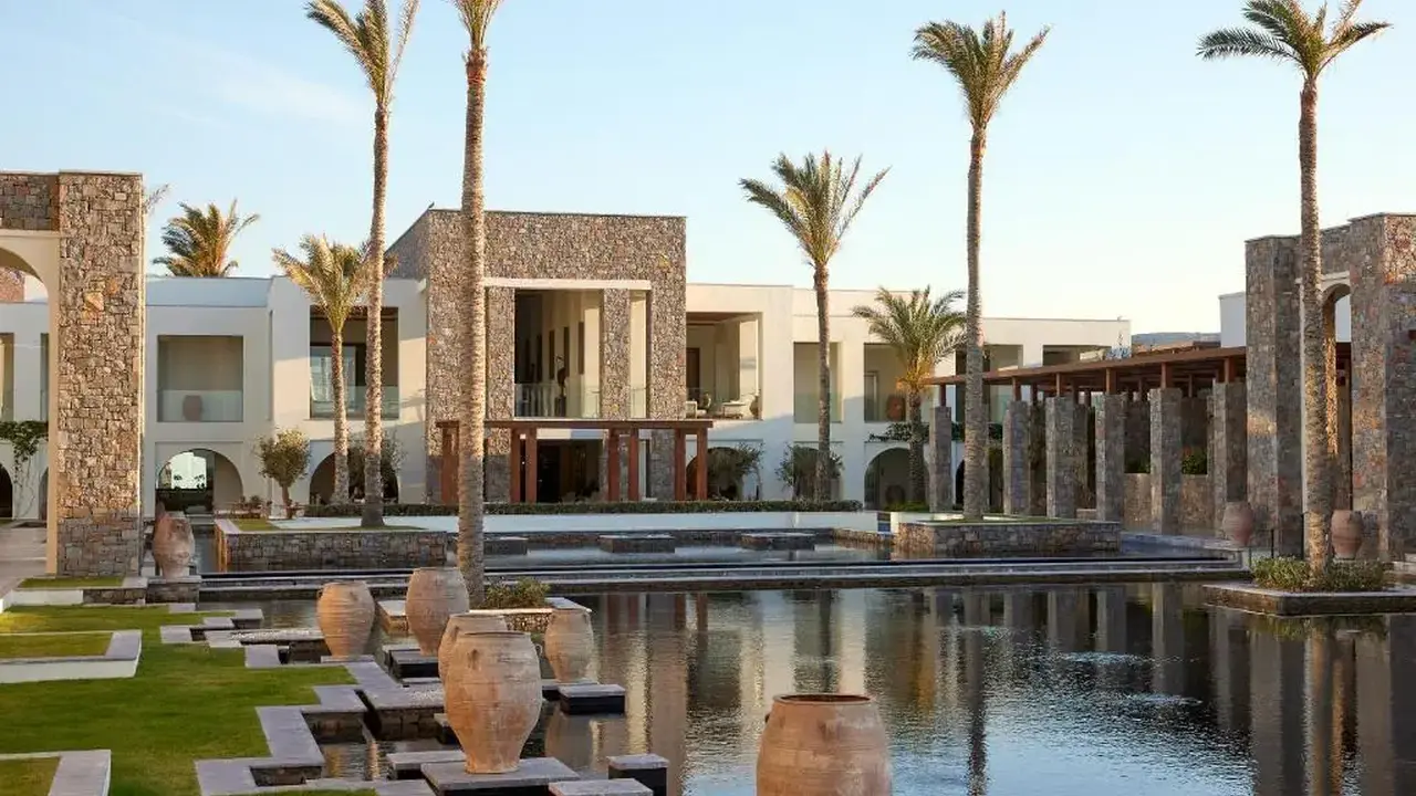 AMIRANDES A GRECOTEL RESORT TO LIVE