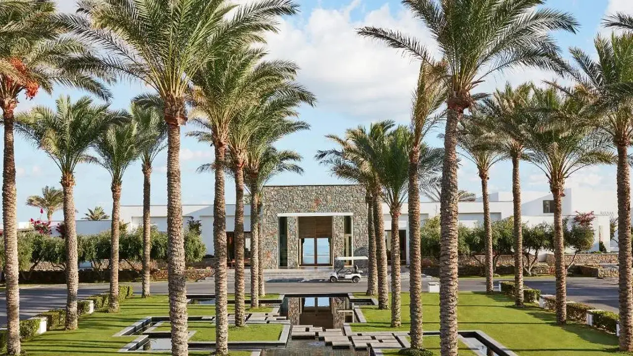 AMIRANDES A GRECOTEL RESORT TO LIVE