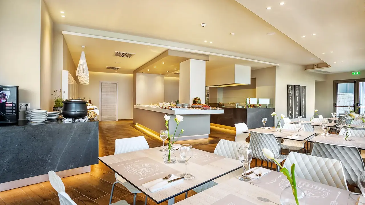 Ammon Zeus Luxury Beach Hotel