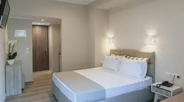 AMMOS BEACH SEASIDE LUXURY SUITES
