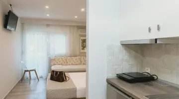 AMMOS BEACH SEASIDE LUXURY SUITES
