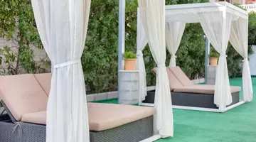 Amoros Hotel