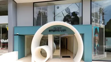 Amphitryon City Hotel