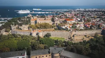 Amphitryon City Hotel
