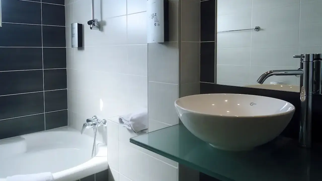 Amphitryon City Hotel