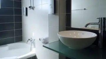 Amphitryon City Hotel