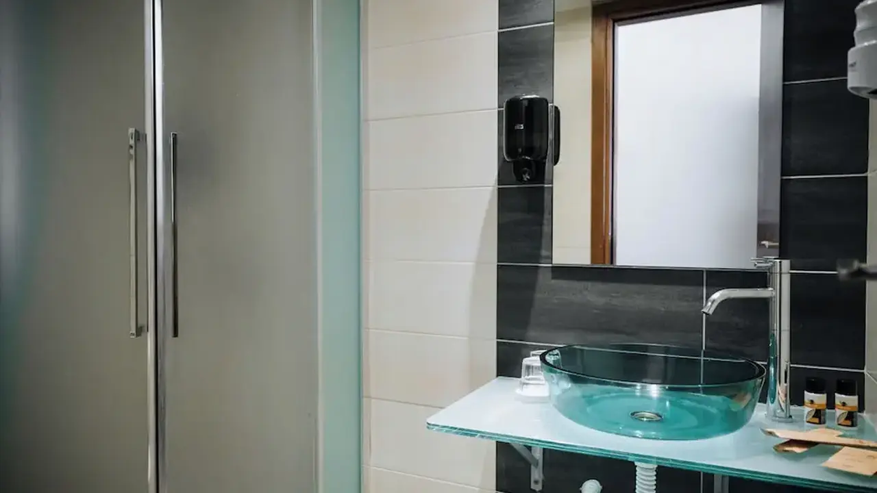 Amphitryon City Hotel