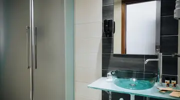 Amphitryon City Hotel
