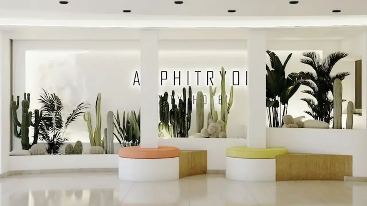 Amphitryon City Hotel