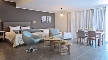 Amphitryon City Hotel