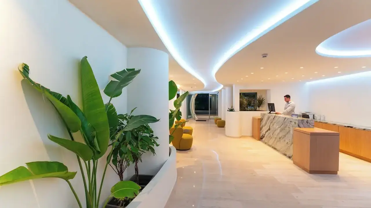 Amphitryon City Hotel