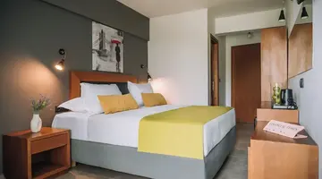 Amphitryon City Hotel