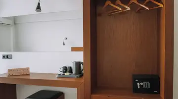 Amphitryon City Hotel
