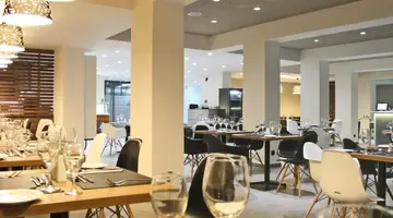 AMPHITRYON CITY HOTEL