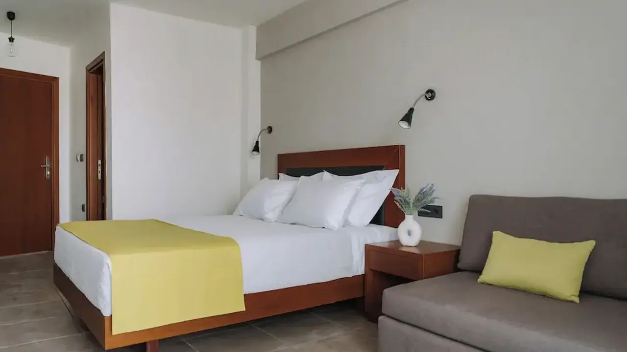 Amphitryon City Hotel