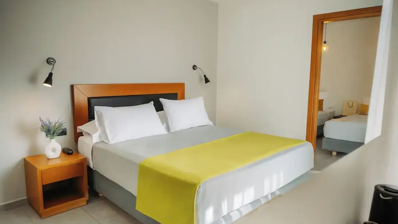 Amphitryon City Hotel