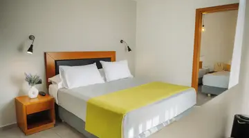 Amphitryon City Hotel