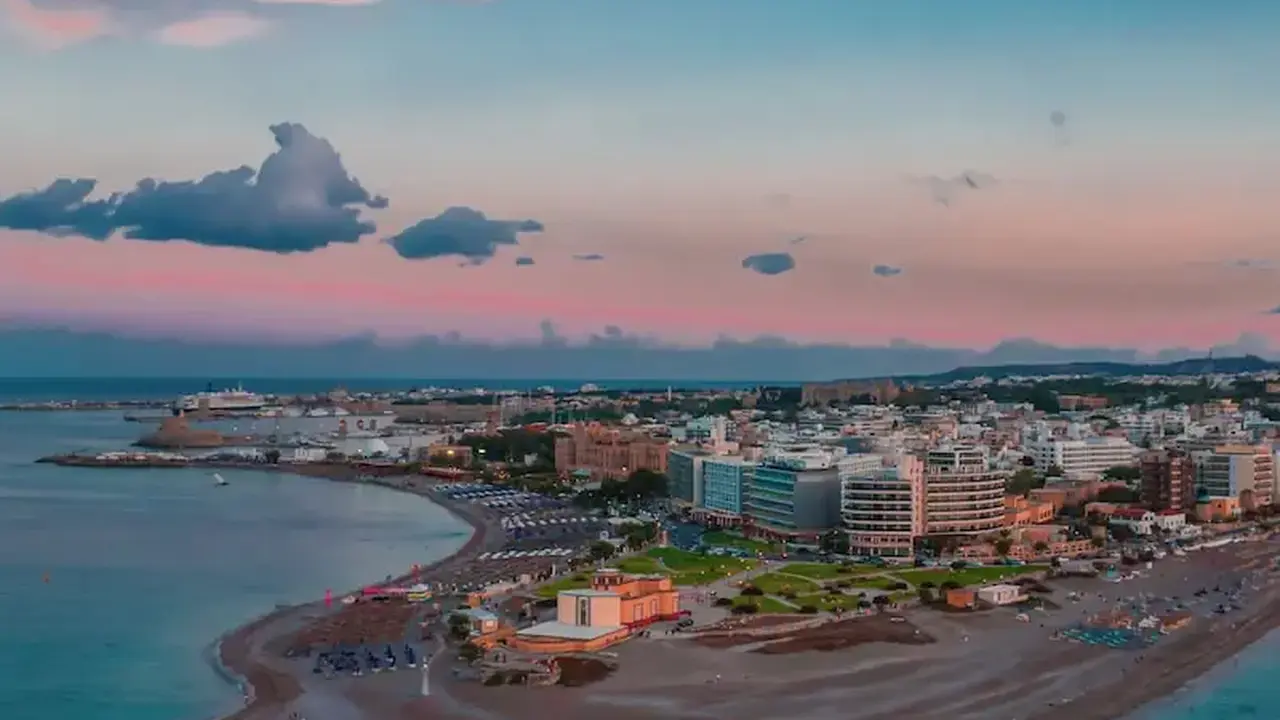 Amphitryon City Hotel