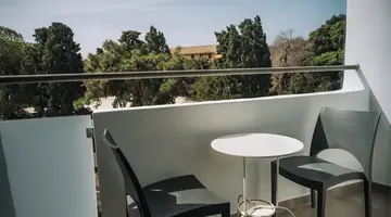 Amphitryon City Hotel