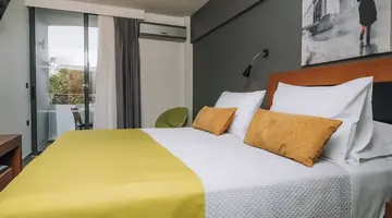 Amphitryon City Hotel