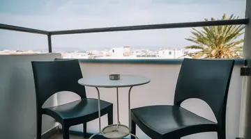 AMPHITRYON CITY HOTEL