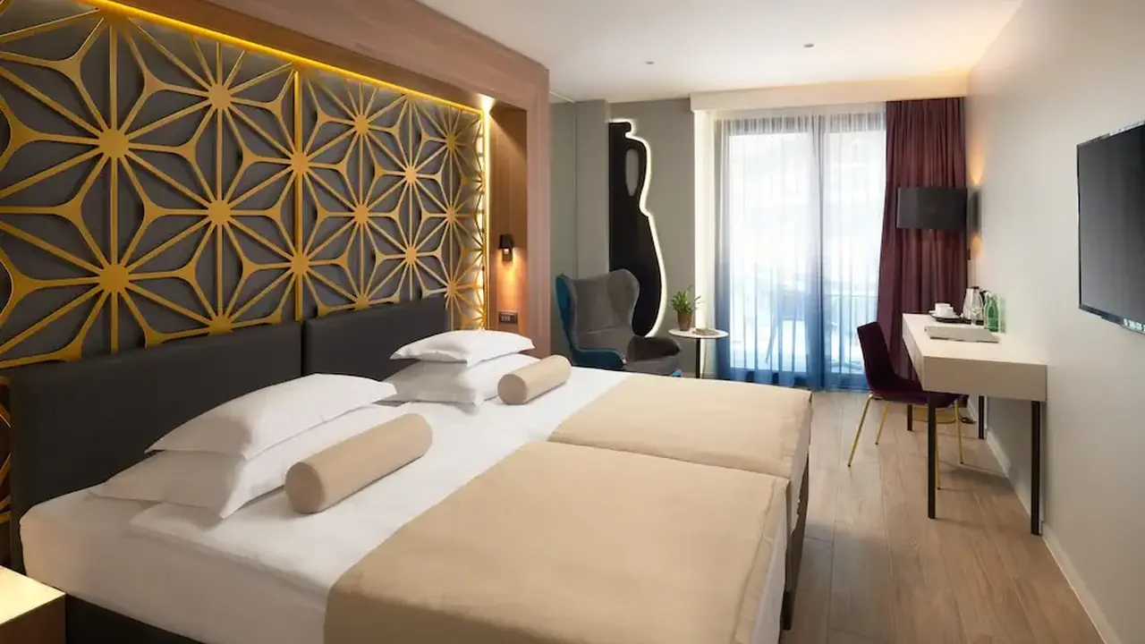 Amphora Hotel