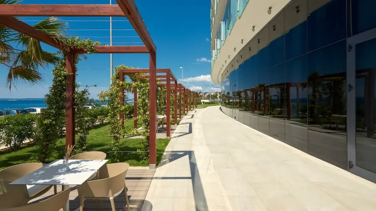 Amphora Hotel