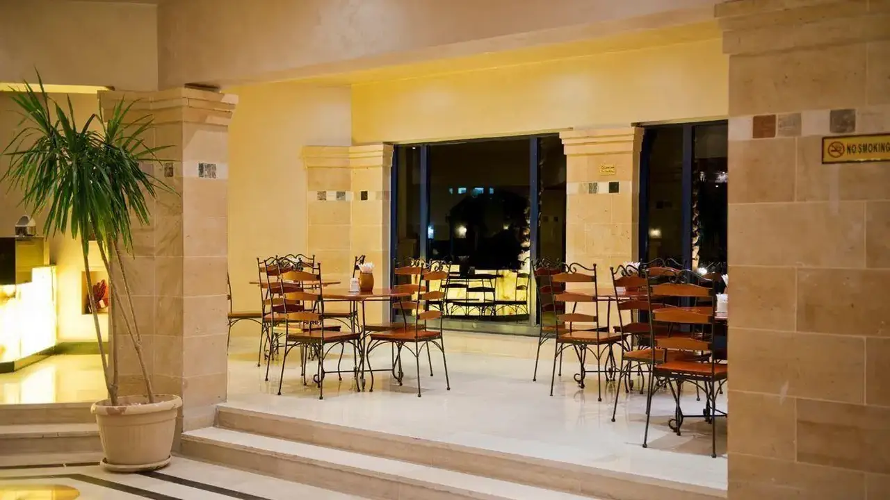 Amphoras Beach Hotel