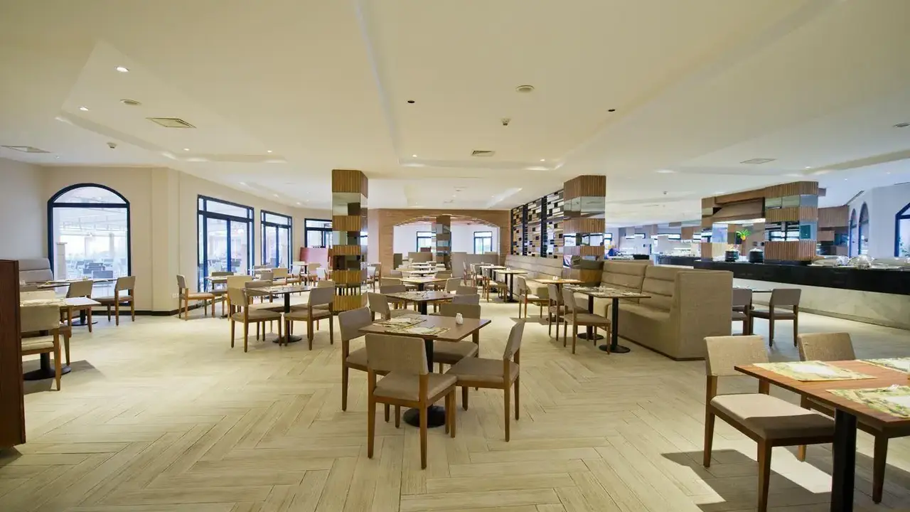 Amphoras Beach Hotel