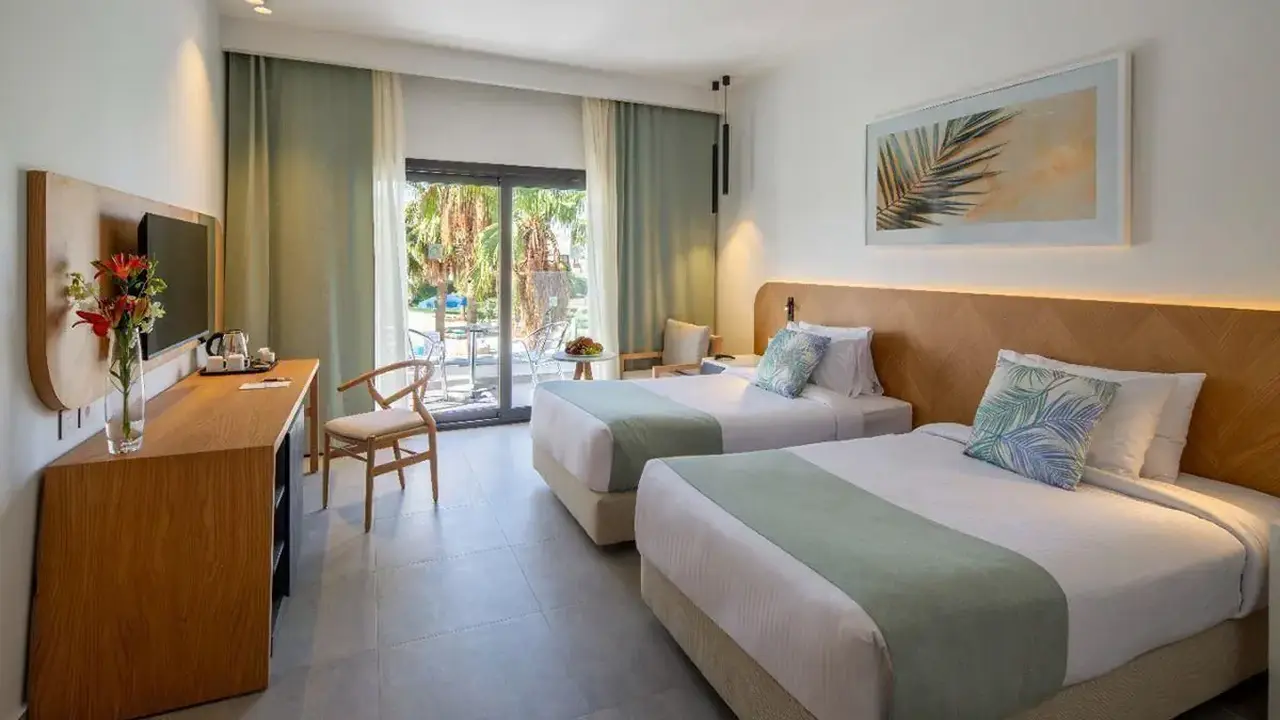 Amphoras Beach Hotel