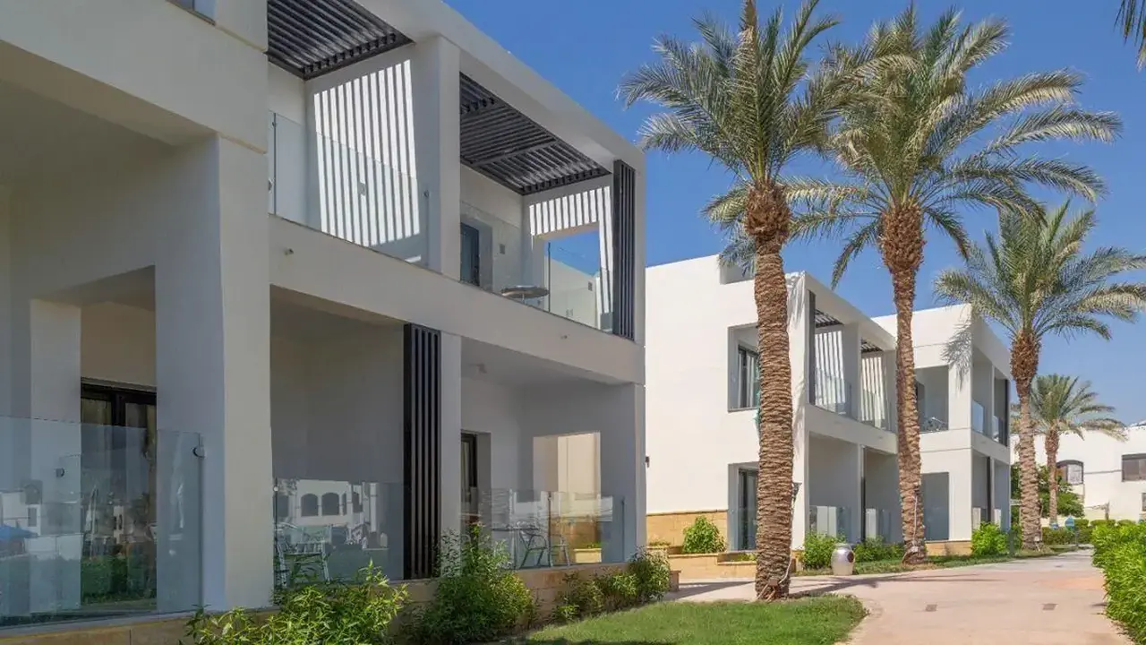 Amphoras Beach Hotel