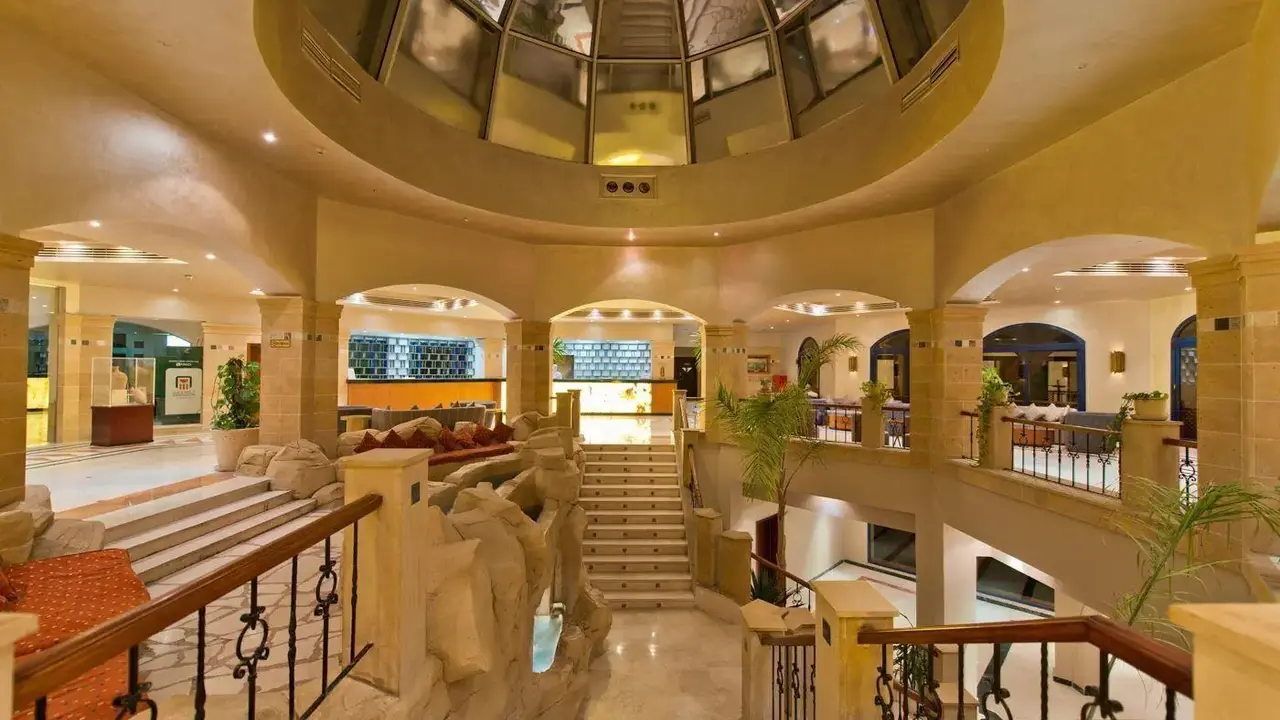 Amphoras Beach Hotel