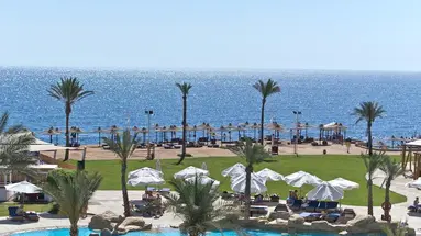 AMPHORAS BEACH