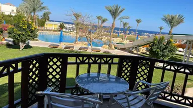 AMPHORAS BEACH