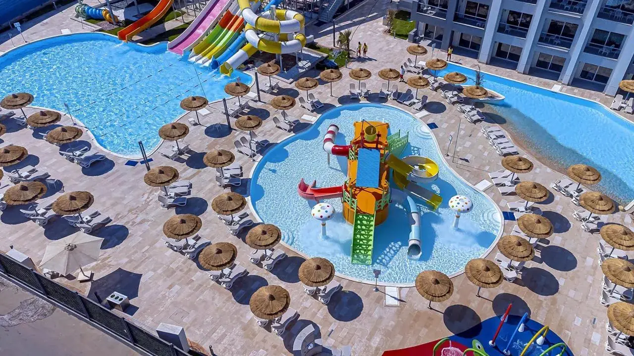 AMWAJ BEACH CLUB ABU SOMA