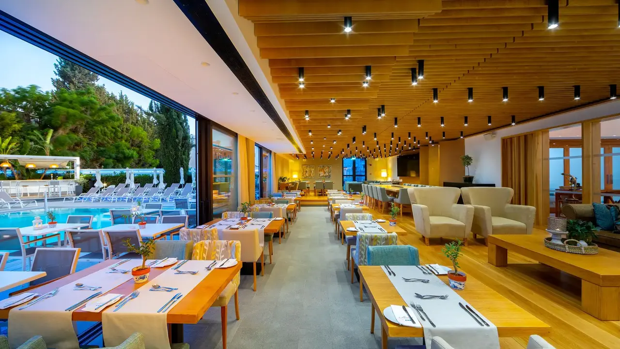 ANEMI HOTEL & SUITES