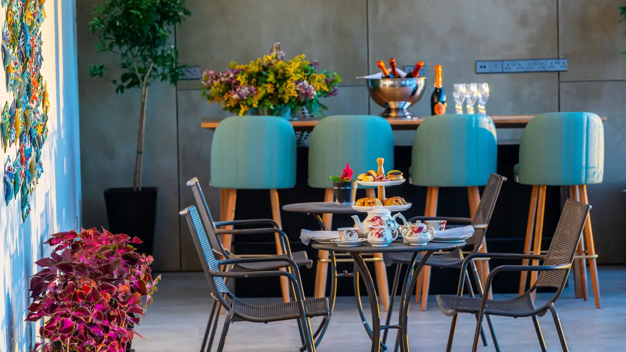 ANEMI HOTEL & SUITES