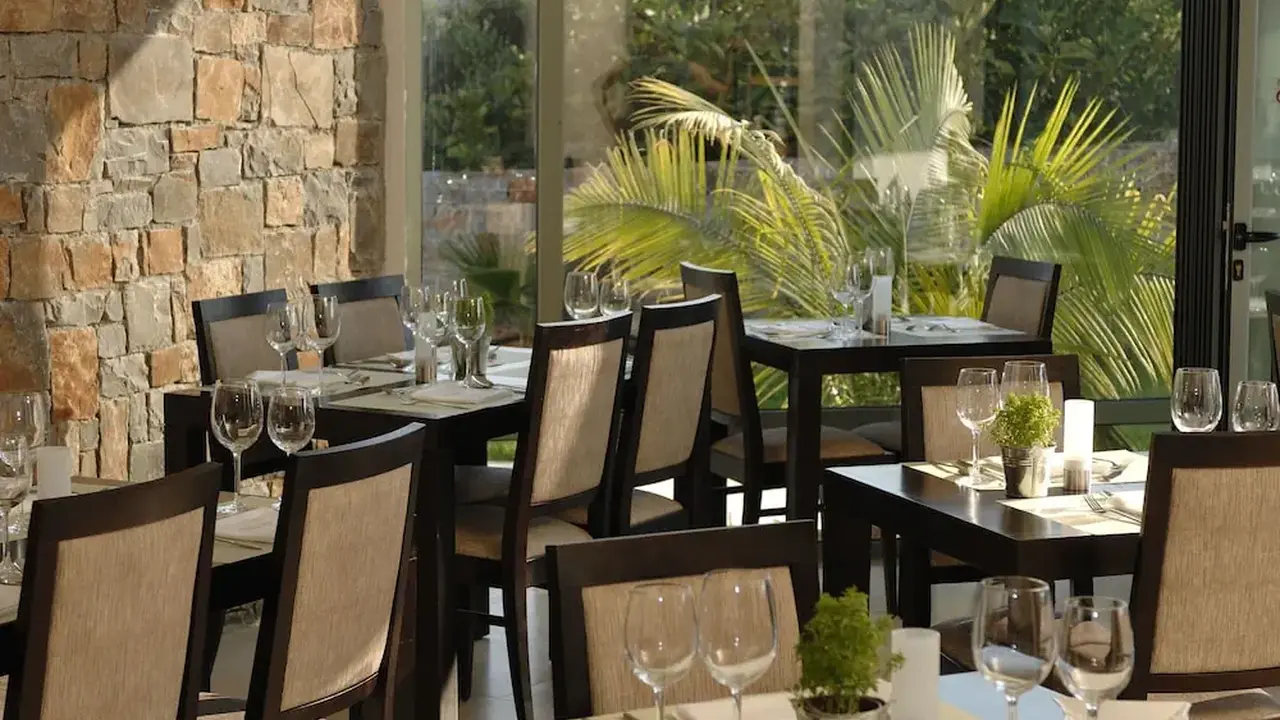 Angela Suites Boutique Hotel