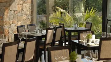 Angela Suites Boutique Hotel