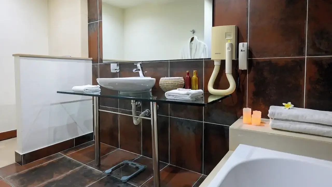Angela Suites Boutique Hotel